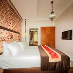 Azade Hotel 3*