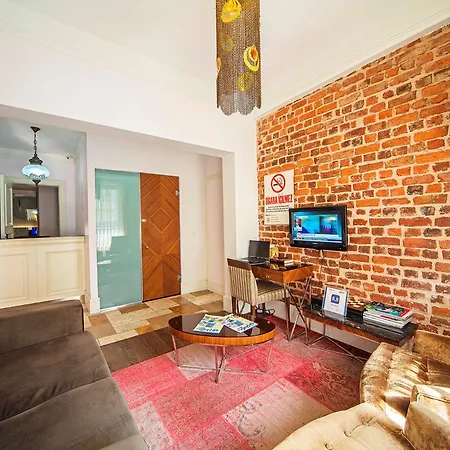 阿扎德套房酒店 伊斯坦布尔