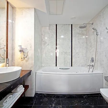 阿扎德套房酒店