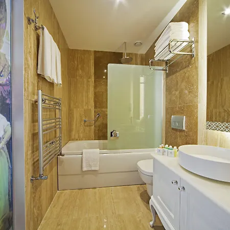 阿扎德套房酒店 3*