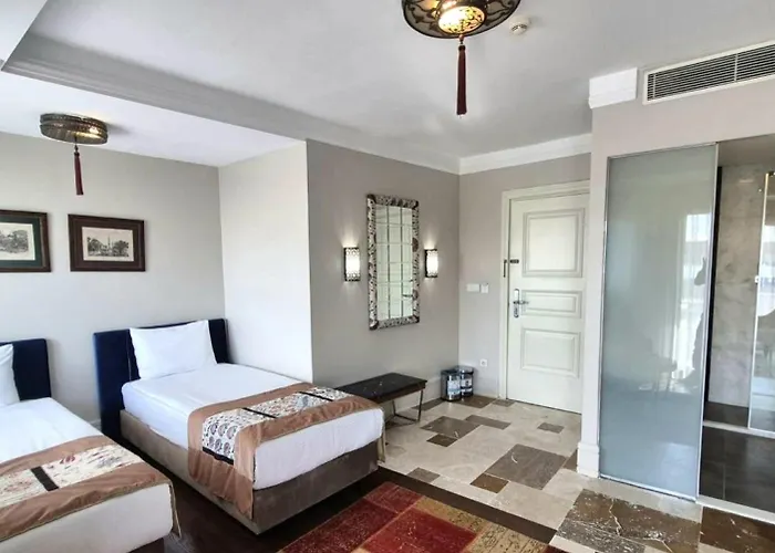 아자데 스위트 호텔