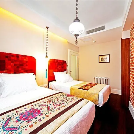 Azade Hotel 3*
