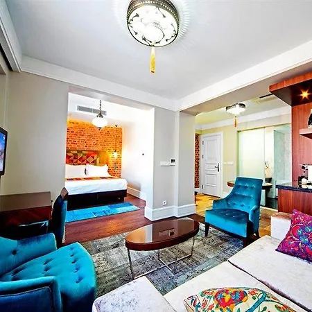 Azade Hotel 3*