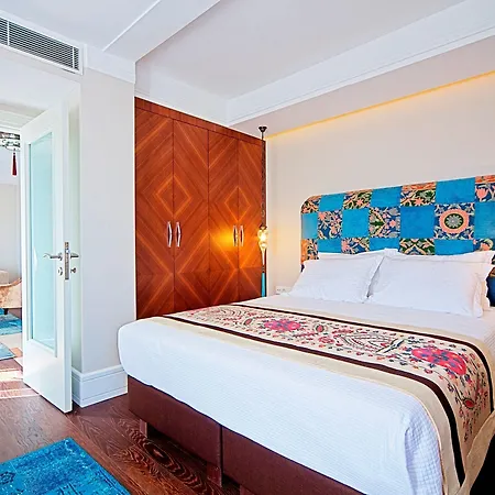 Azade Istanbul
